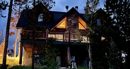 Luxe Log Home w/ Hot Tub & Steam Shower on Private Lake