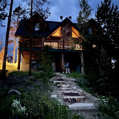 Luxe Log Home w/ Hot Tub & Steam Shower on Private Lake