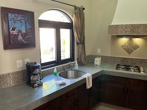 Fridge, microwave, stovetop, coffee/tea maker - "Casita Redonda" Los Ayala (Los Ayala)
