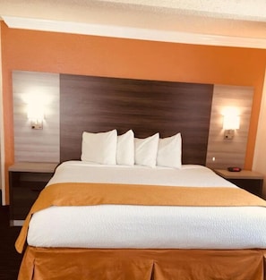 1 bedroom, desk, iron/ironing board, WiFi