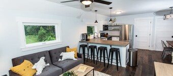 Designer Apt in Charming Fort Mill w/ Netflix