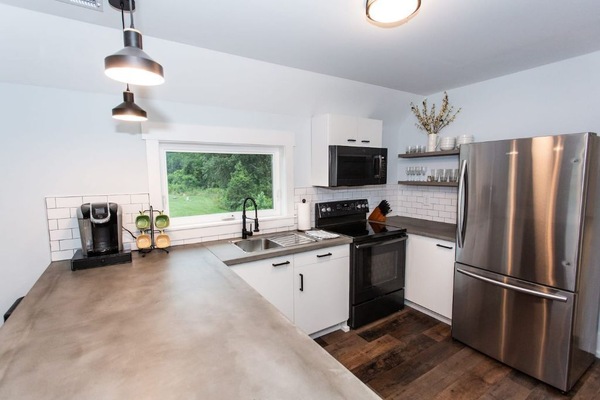 Køleskab, mikrobølgeovn, ovn, kogeplade