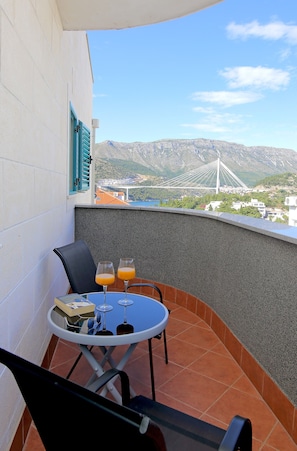 تناول الطعام بالخارج