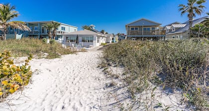 Canary Beach Cottage - steps to the sand!