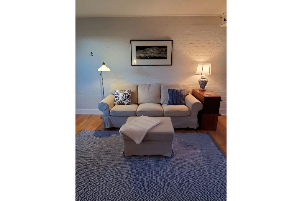 Bright & Tasteful Condo Near Lab, 2 BR, Gov Rates