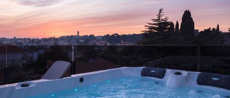 Bain à remous extérieur