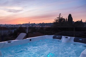 Bain à remous extérieur