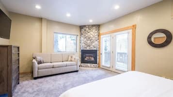 9 bedrooms, iron/ironing board, WiFi, bed sheets