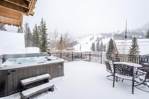 Outdoor spa tub - 9BR I Brighton Chalet Utah Entire House (Salt Lake City)