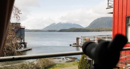 Tofino Waterfront Eco Condo - Waterfront downtown location