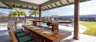 Ultimate Luxury Resort Vacation- Island Oasis Villa has a lap pool and minature golf course