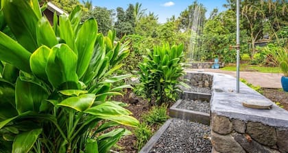 Ohia Cottage: Your Coastal Retreat near Napoopoo Beach