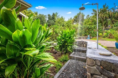 Ohia Cottage: Your Coastal Retreat near Napoopoo Beach