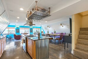 Dining - Unique Bayou Waterfront Whimsical home in family neighbor (Slidell)