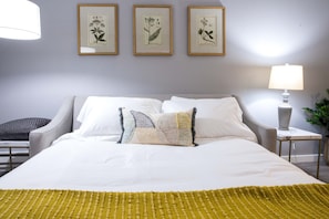 1 habitación, camas con efecto memoria, escritorio y cuna de viaje