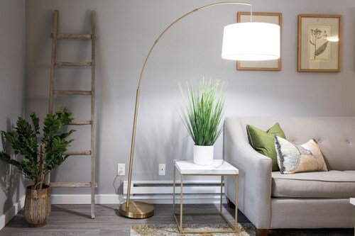 NEW! King Bed, 600mbps +4K TVs in the Garden Apt