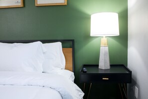 1 chambre, matelas mémoire de forme, bureau, lit parapluie