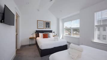 4 Schlafzimmer, Schreibtisch, Bügeleisen/Bügelbrett, WLAN