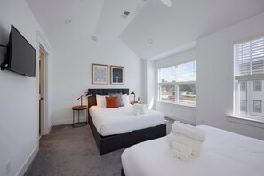 4 Schlafzimmer, Schreibtisch, Bügeleisen/Bügelbrett, WLAN