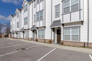 Exterior - 10 Mins To Broadway - Modern Getaway (Nashville)