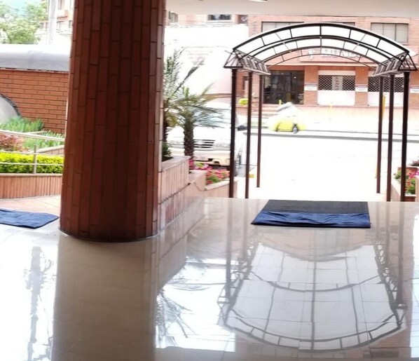 المنطقة المحيطة بالمنشأة