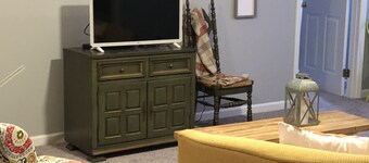 “our little green with envy”Gallipolis No cleaning fee and no Taxes all include.