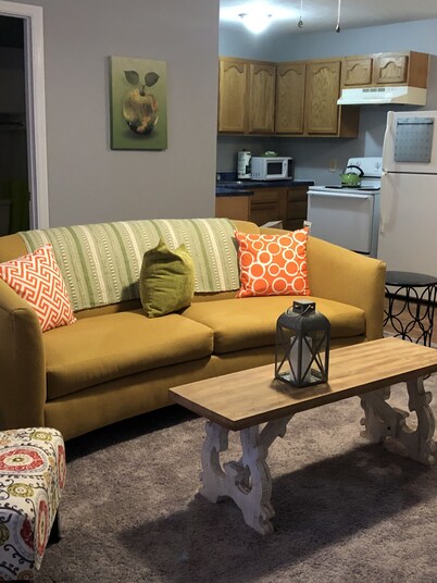 “our little green with envy”Gallipolis No cleaning fee and no Taxes all include.