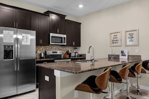 Microwave, dishwasher, high chair - 5 Bedrooms / 4 Bathrooms / Storey Lake (4806 CS) (Kissimmee)