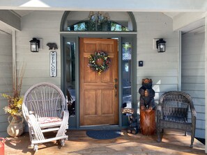 Exterior detail - Bear's Mountaintop Views by RedAwning (Santeetlah Lake, Robbinsville)