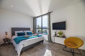 5 Schlafzimmer, Zimmersafe, Schreibtisch, Bügeleisen/Bügelbrett