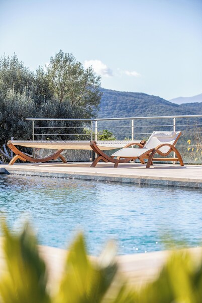 Le Petit Pinarello, villa for 10 people, swimming pool & Spa Jacuzzi, beach 200m away