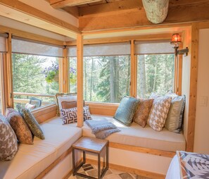 5 bedrooms, in-room safe, desk, travel cot