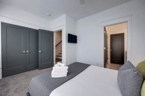 4 Schlafzimmer, Schreibtisch, Bügeleisen/Bügelbrett, WLAN