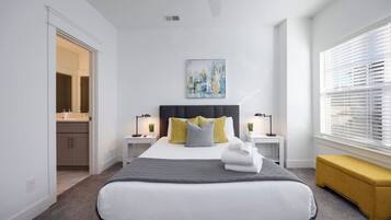 4 slaapkamers, een bureau, een strijkplank/strijkijzer, wifi