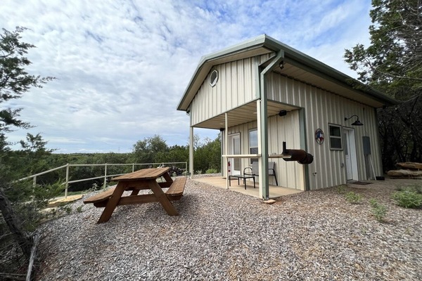 Lake Godstone Picnic Table Inspiration Cabin