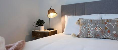 5 bedrooms, desk, iron/ironing board, travel cot
