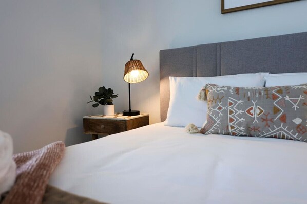 4 bedrooms, desk, iron/ironing board, travel cot
