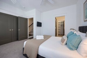 4 bedrooms, desk, iron/ironing board, travel crib