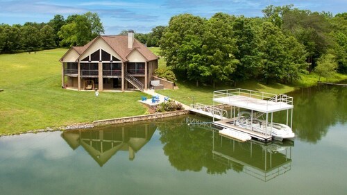 Peaceful Cove on Lake Chatuge-Dock-Hot Tub-Sauna