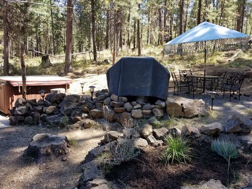 Hot Tub cozy Cabin fire pit Sun River Mt. Bachelor 