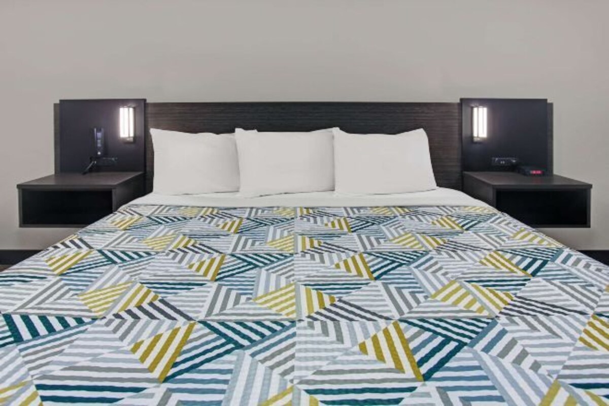 2 Queen Beds | Non-Smoking, Fridge, Shower