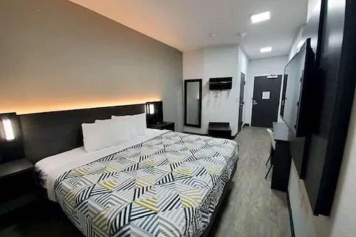 Desk, laptop workspace, free WiFi, bed sheets