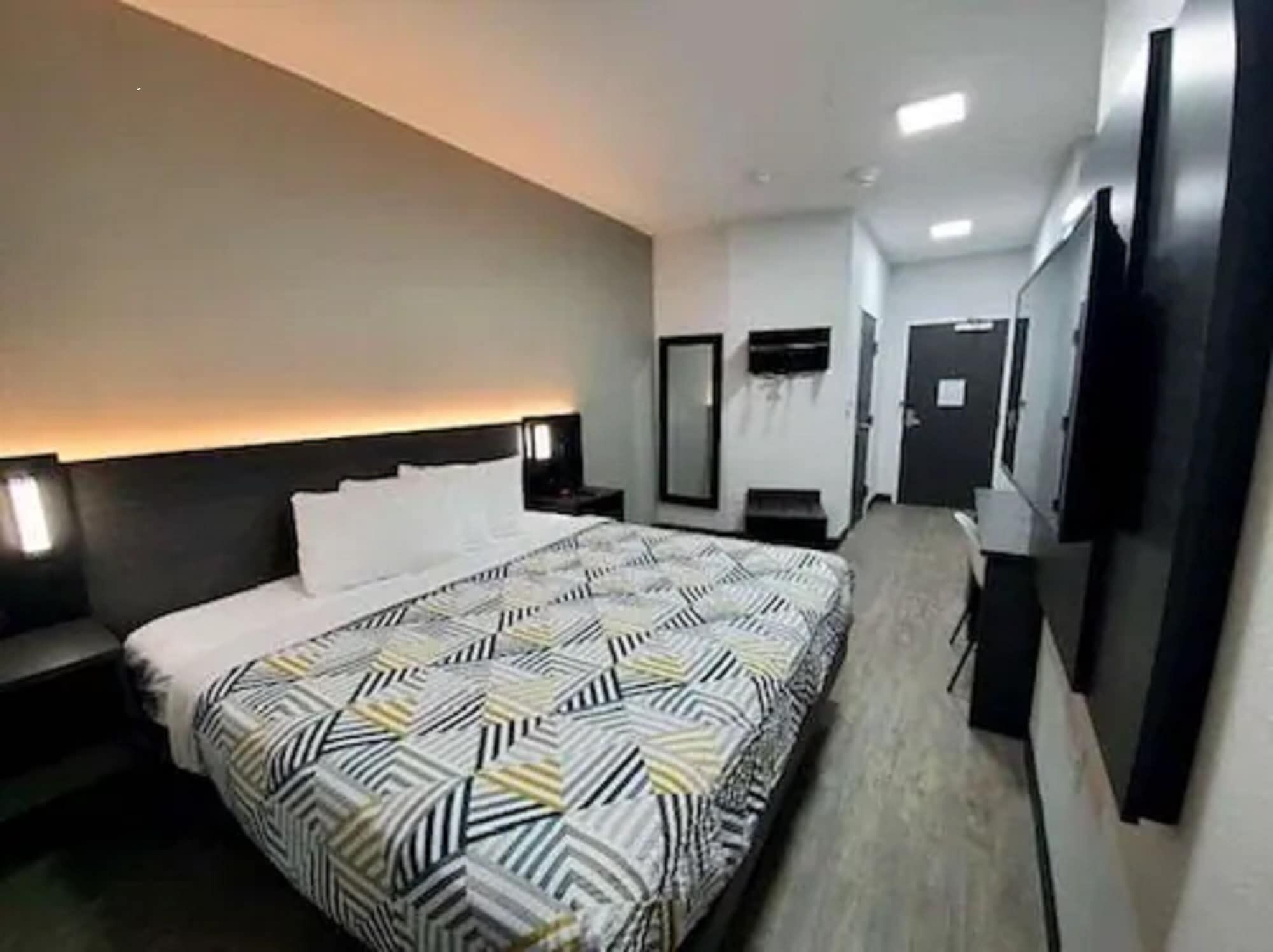 Desk, laptop workspace, free WiFi, bed sheets