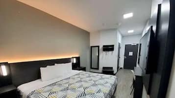 Skrivebord, skrivebord for bærbar PC, wi-fi (inkludert) og sengetøy