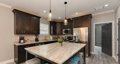 Stylish Home in Phoebus - 5 min to Buckroe Beach