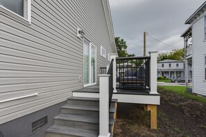 Terrace/patio - Stylish Home in Phoebus - 5 min to Buckroe Beach (Hampton)