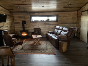 Smart-TV, Kamin, Bücher