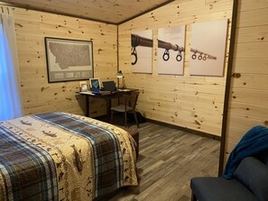 3 bedrooms, iron/ironing board, WiFi, bed sheets - RYAN HOUSE CRAIG - HOME TO WORLD CLASS FLY FISHING! (Wolf Creek)