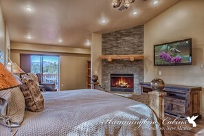 4 bedrooms, free WiFi, bed sheets - Longhorn Vista: 'Feels Like You Can Touch Sierra Blanca' (Ruidoso)