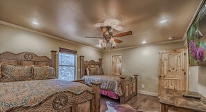 4 室のベッドルーム、WiFi (無料)、ベッドシーツ